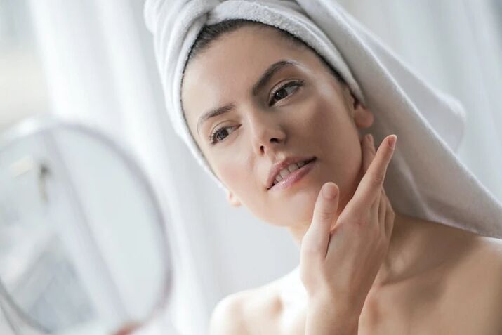 Fata cu pielea frumoasa